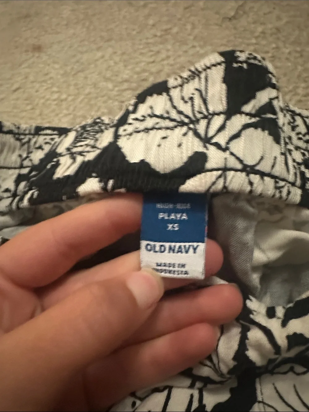 Old Navy Black & White Floral High-Waist Women’s Shorts